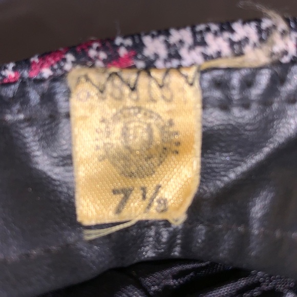 Vintage newsboy, houndstooth tweed/wool/ leather hat by Gramercy , size 7 1/8 - Picture 9 of 16